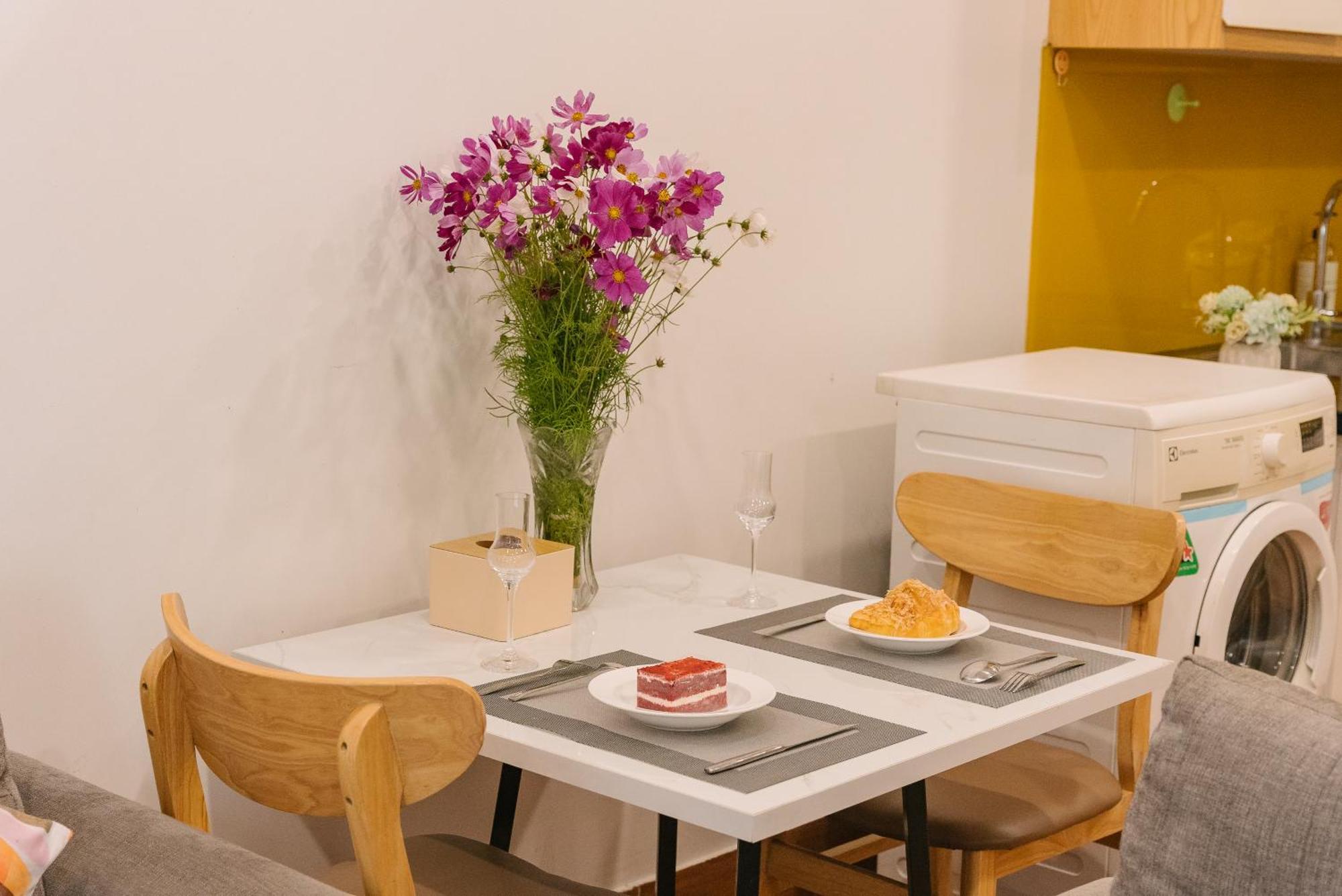 Morri Lakeview Apartment